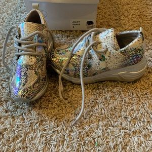 NIB Steve Madden Jcliff Snake Tennis Shoe Size 2
